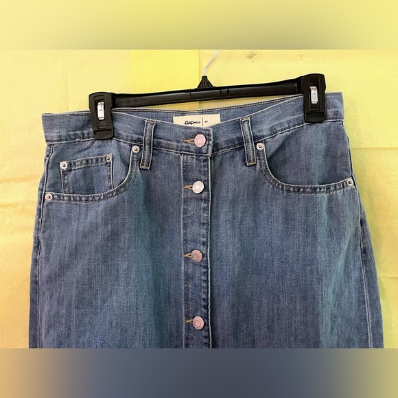 Gap 1969  midi skirt  light blue  size 28 with back slit - Picture 3 of 6